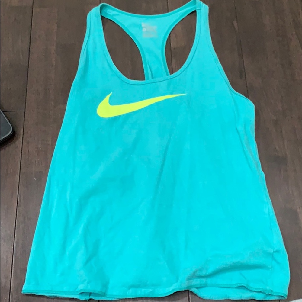 nike sleeveless work out top